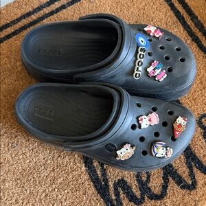 CROCS Black Classic Clog & Hello Kitty Jibbitz